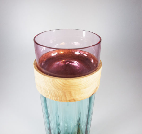 Bocalicis, bocal en verre turquoise cotelé soufflé bois tourné et Bolcalicis rose pour stockage alimentaire ou décoration.