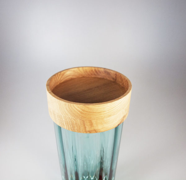 Bocalicis, bocal en verre turquoise cotelé soufflé bois tourné pour stockage alimentaire ou décoration.
