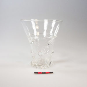 Pièce en verre soufflée, dans nos ateliers, d’après typologie historique.