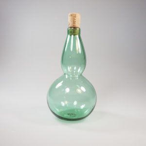 Pouteille Courd verte, gourde de table ou de voyage fourni avec un bouchon liège upcyclé, stérilisé et mis en forme dans la gourde.